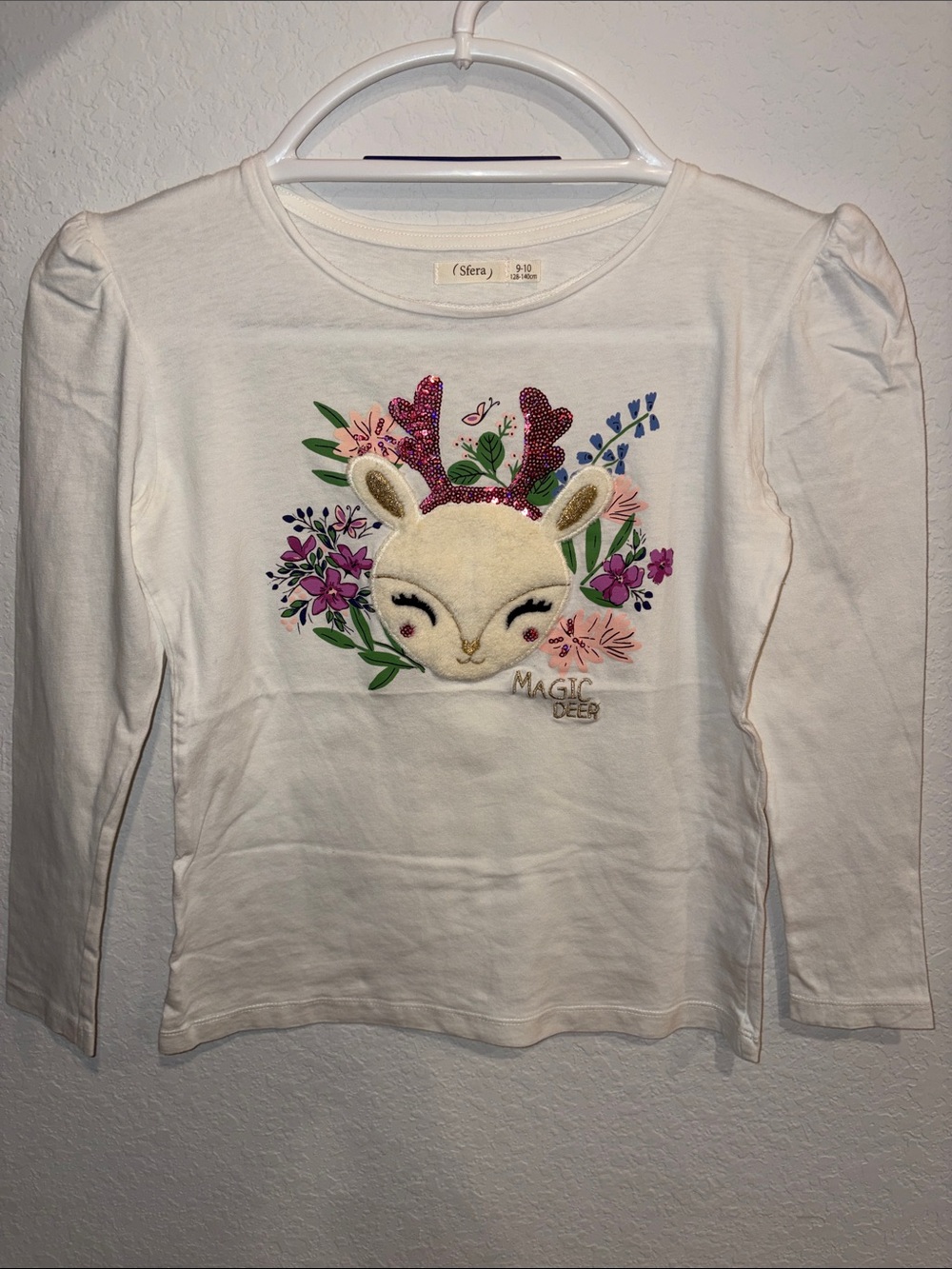Sfera White Long-Sleeve Top with Pink Sequin Antlers and Floral Deer